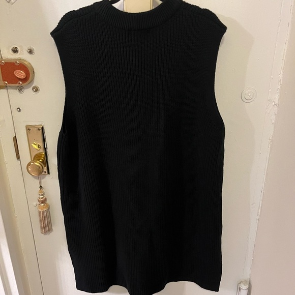 NWT H&M Women’s sleeveless sweater dress with small slits on the sides. - Picture 3 of 3